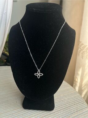 Silver pavé Floral Diamond-Shaped Pendant Necklace